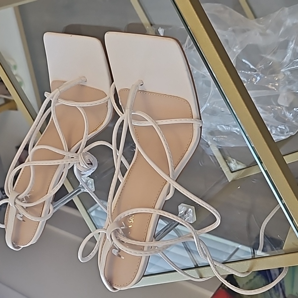 White Mixx shuz size 7